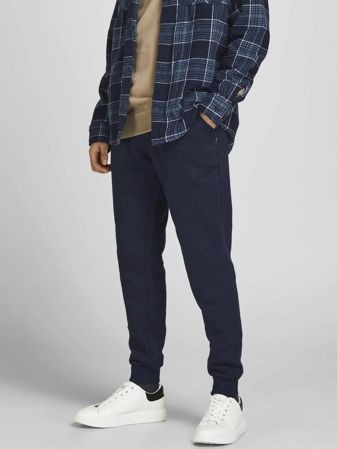model_shot-front