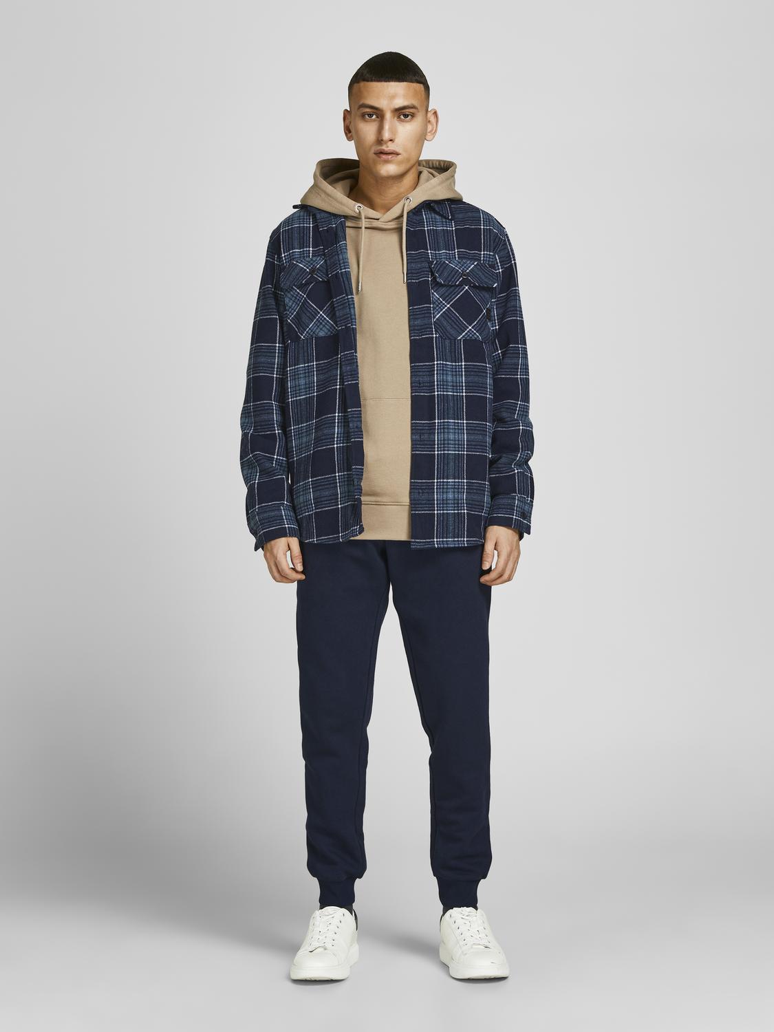 model_shot-front_full