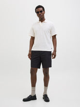 شورت تشينو رجالي أسود – إطلالة أمامية