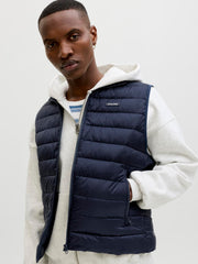 model_shot-creative
