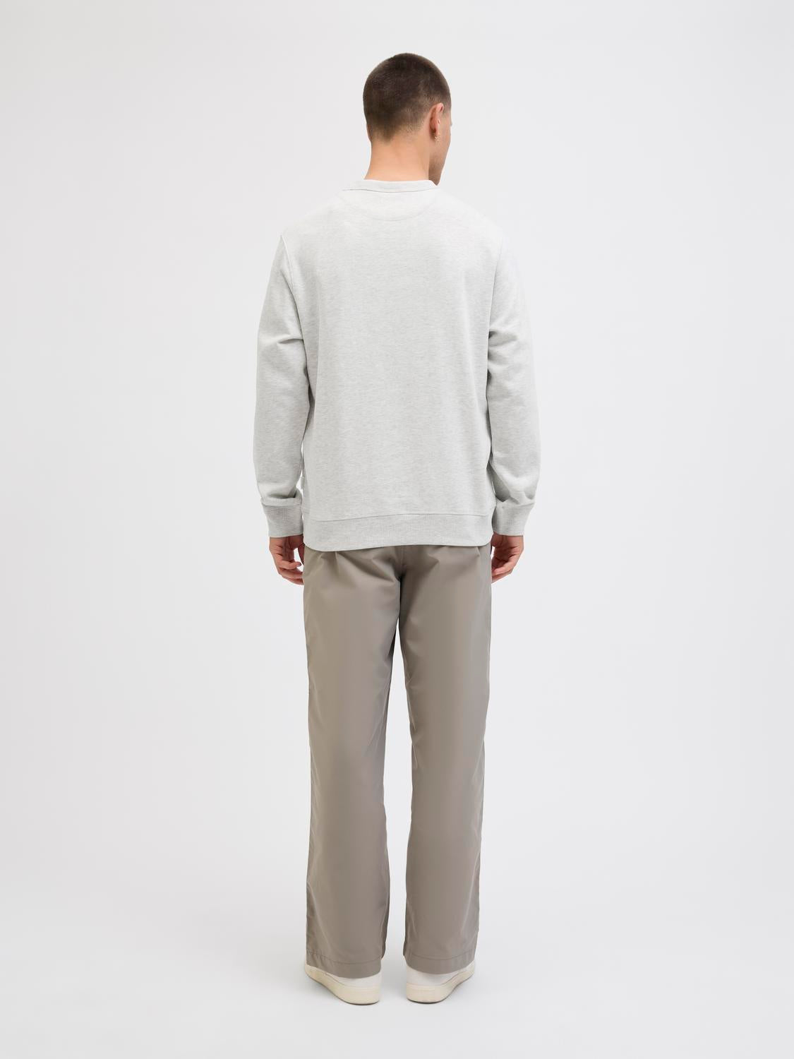 model_shot-back