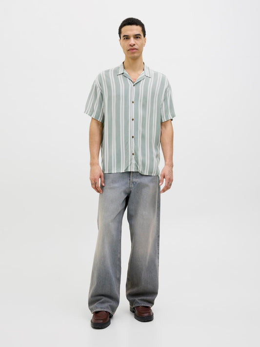 model_shot-front_full