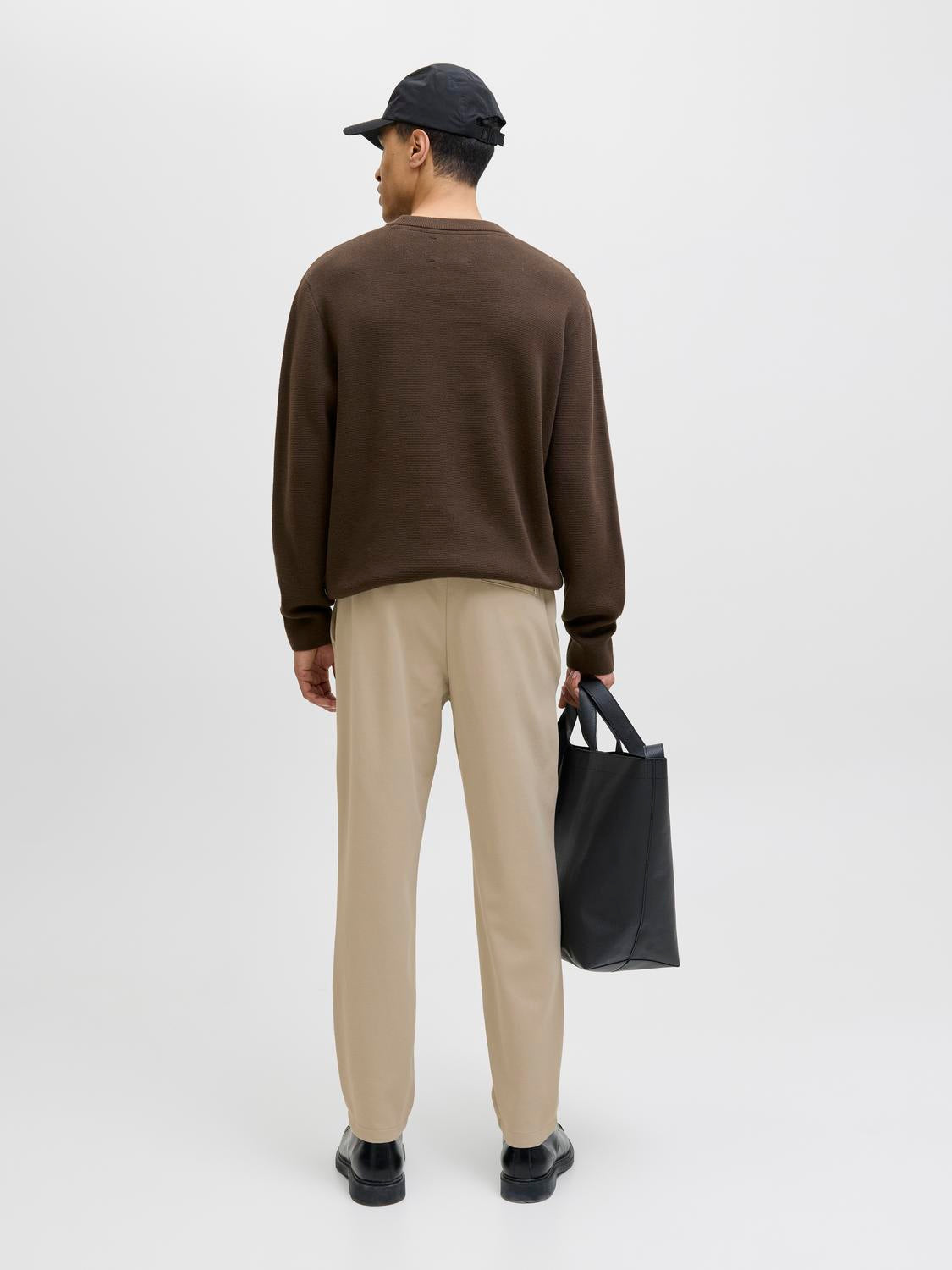 model_shot-back
