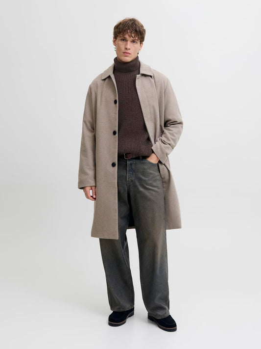 استعد للشتاء بأناقة: اكتشف أفضل معاطف جاك آند جونز لعام 2026