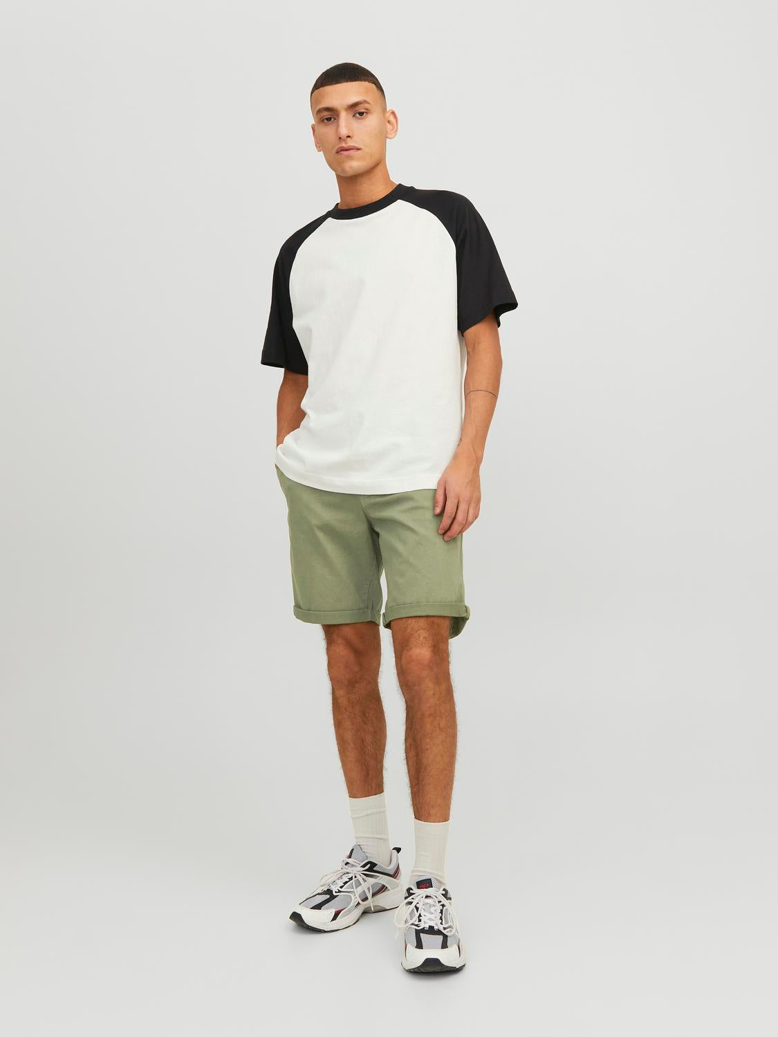 شورت تشينو رجالي من جاك آند جونز