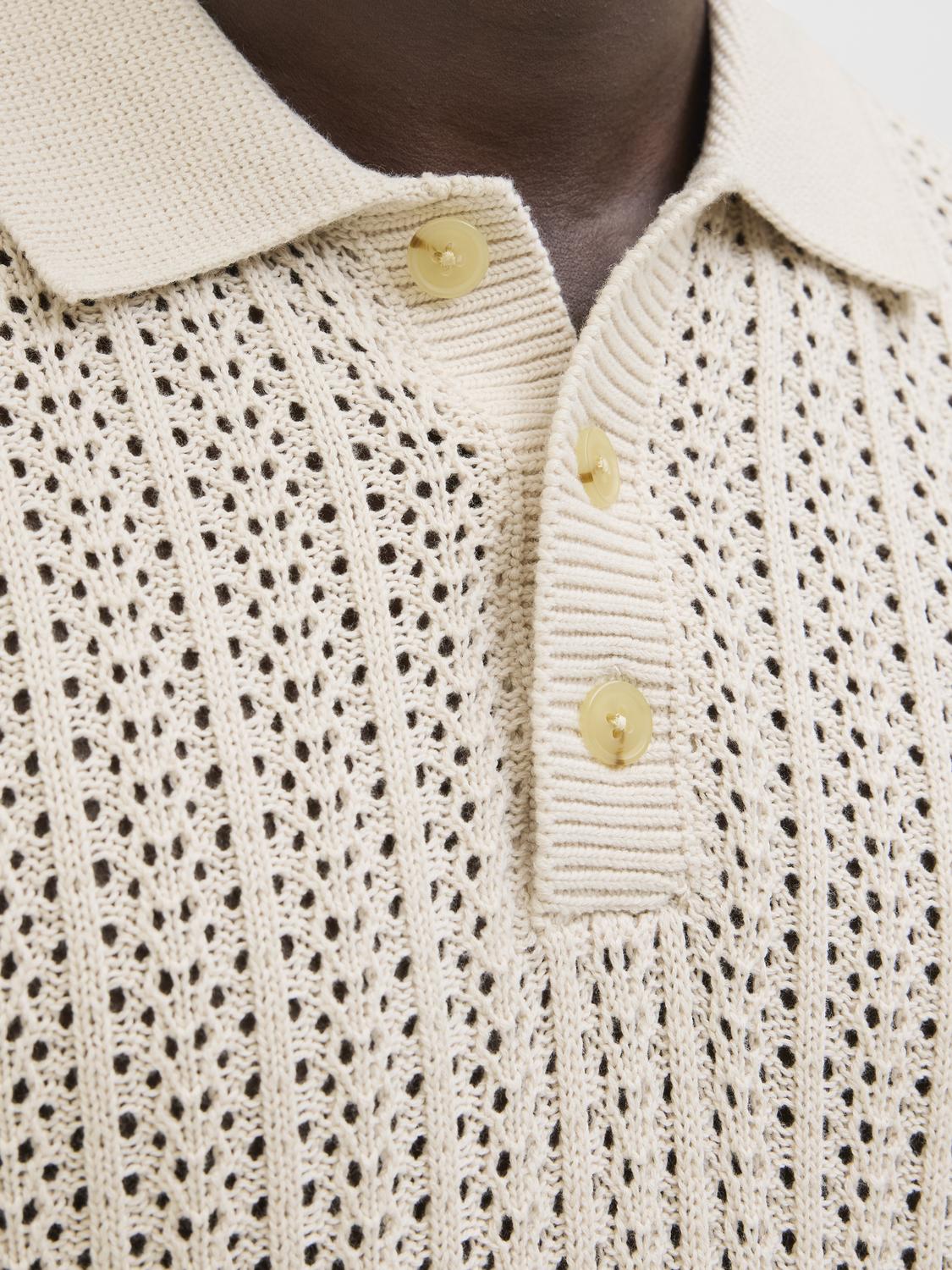 تصميم بياقة وأزرار أمامية كلاسيكية لبولو رجالي صيفي