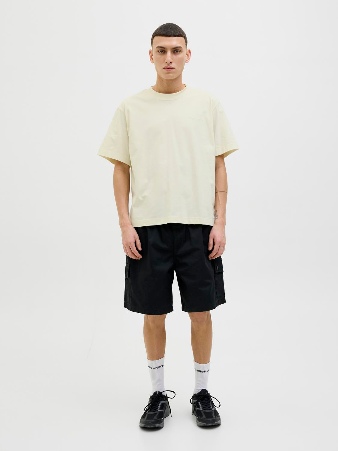 model_shot-front_full