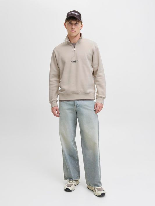 model_shot-front_full
