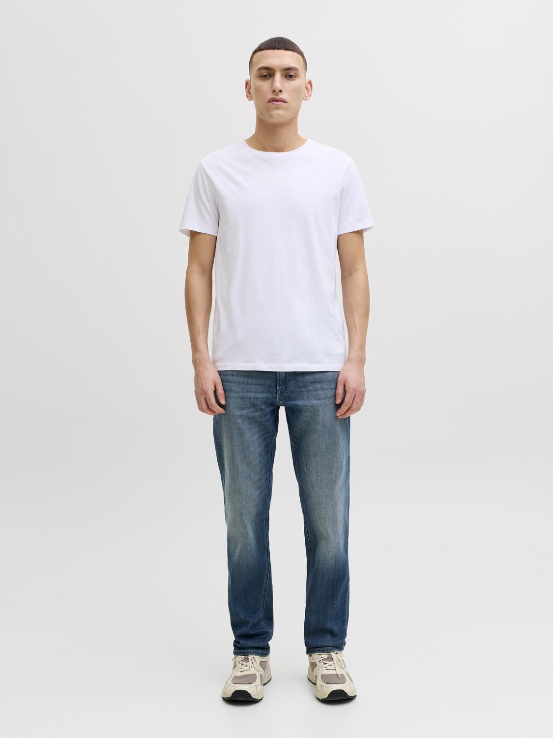 model_shot-front_full