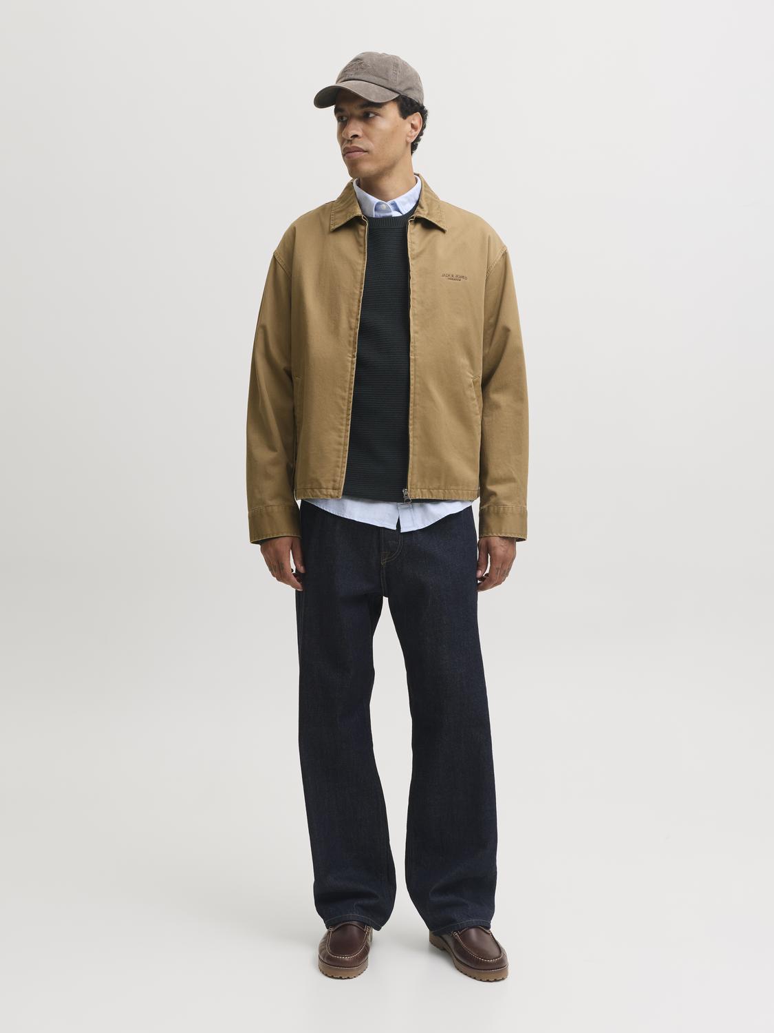 model_shot-front_full