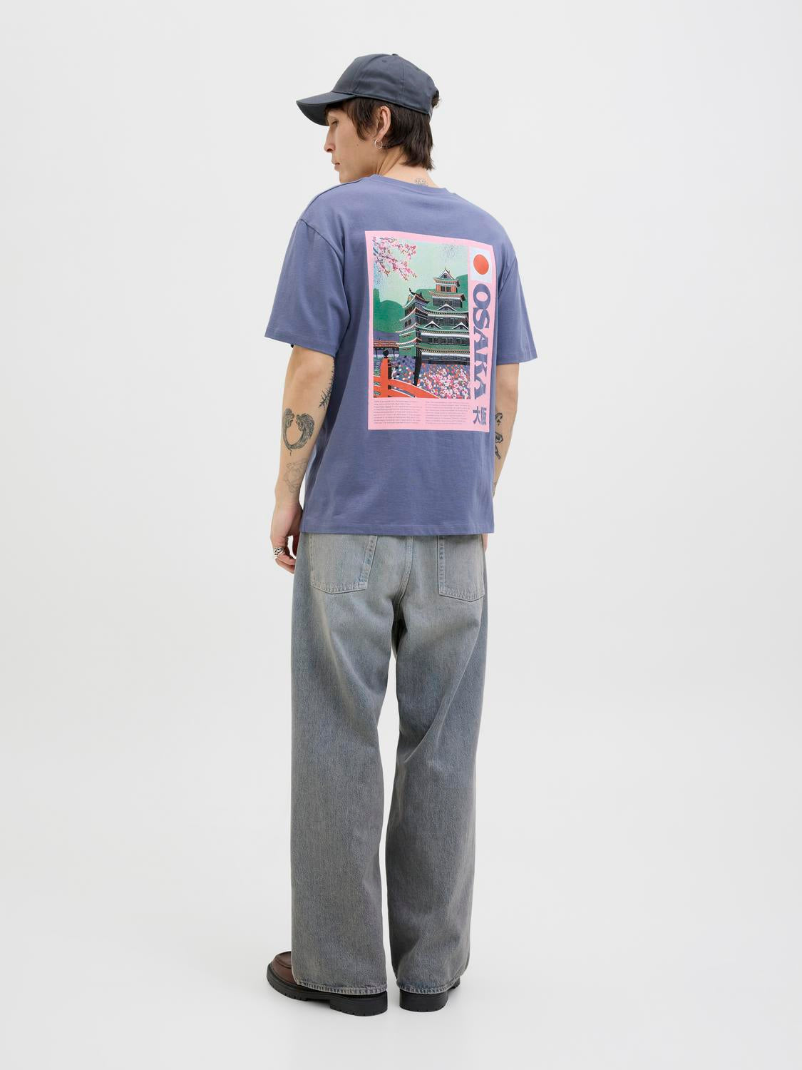 model_shot-back