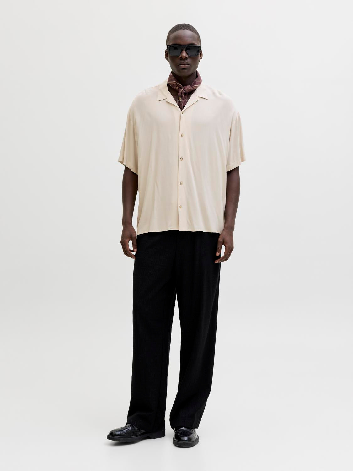 model_shot-front_full