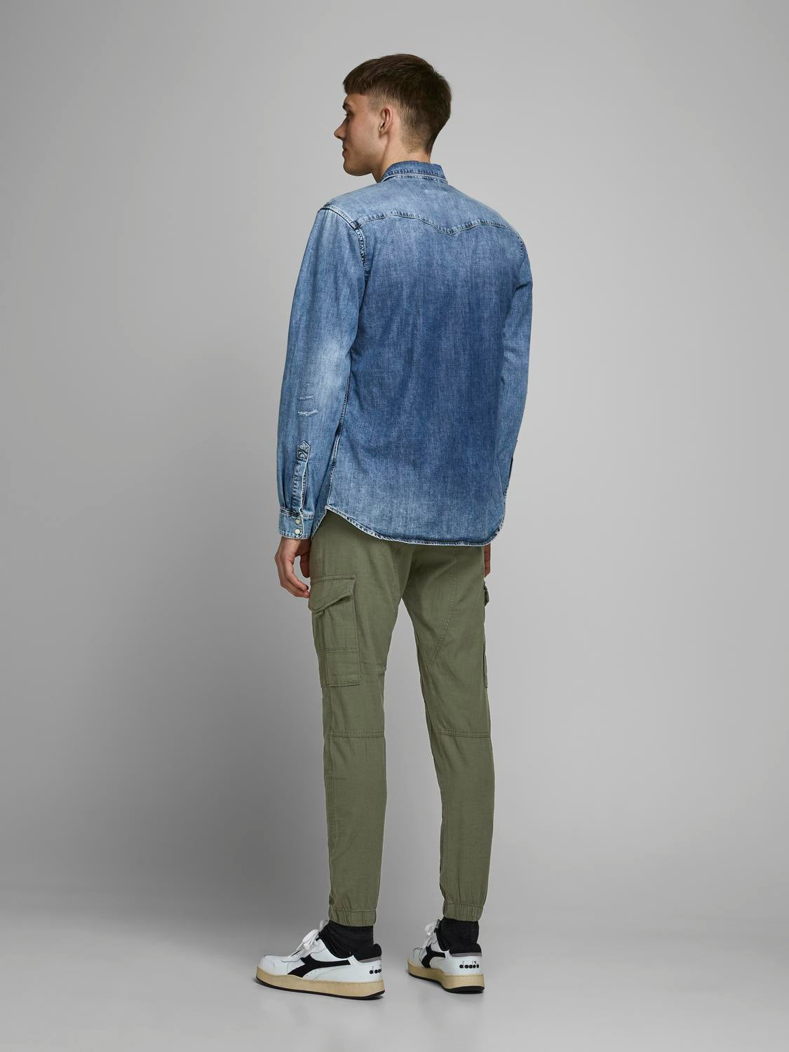 model_shot-back