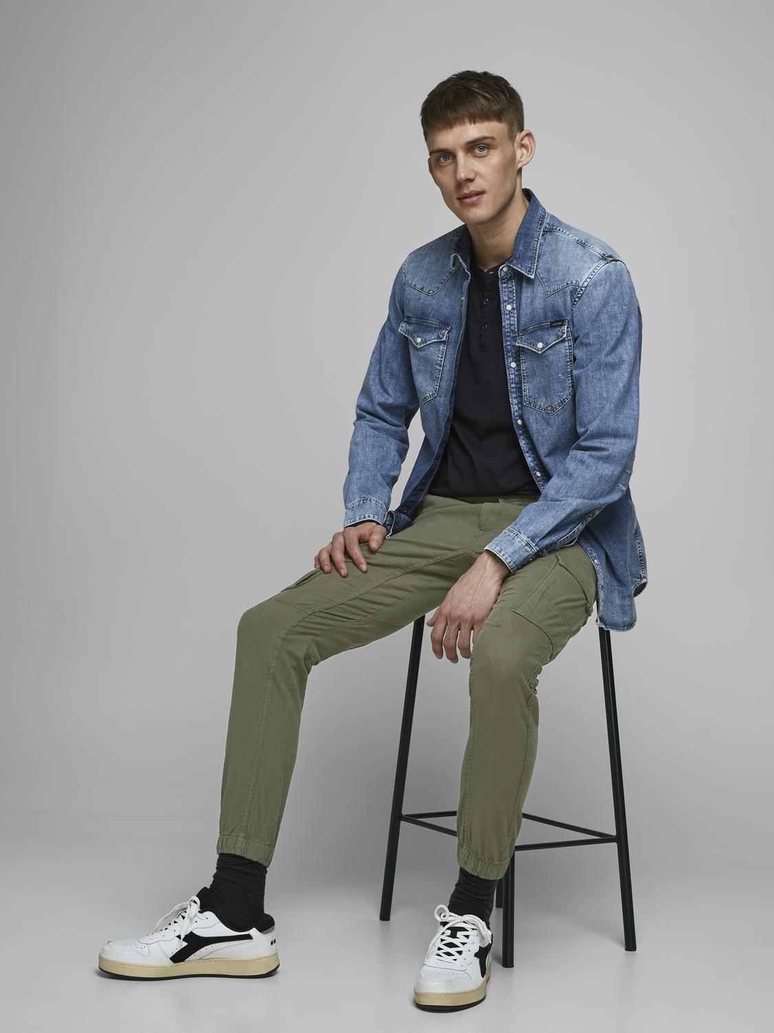 model_shot-creative