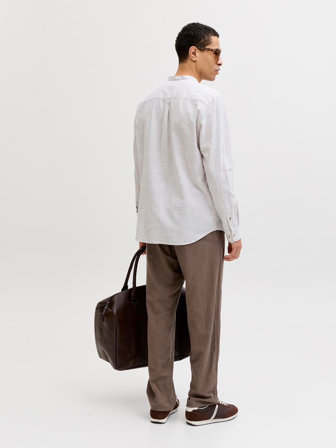 model_shot-back