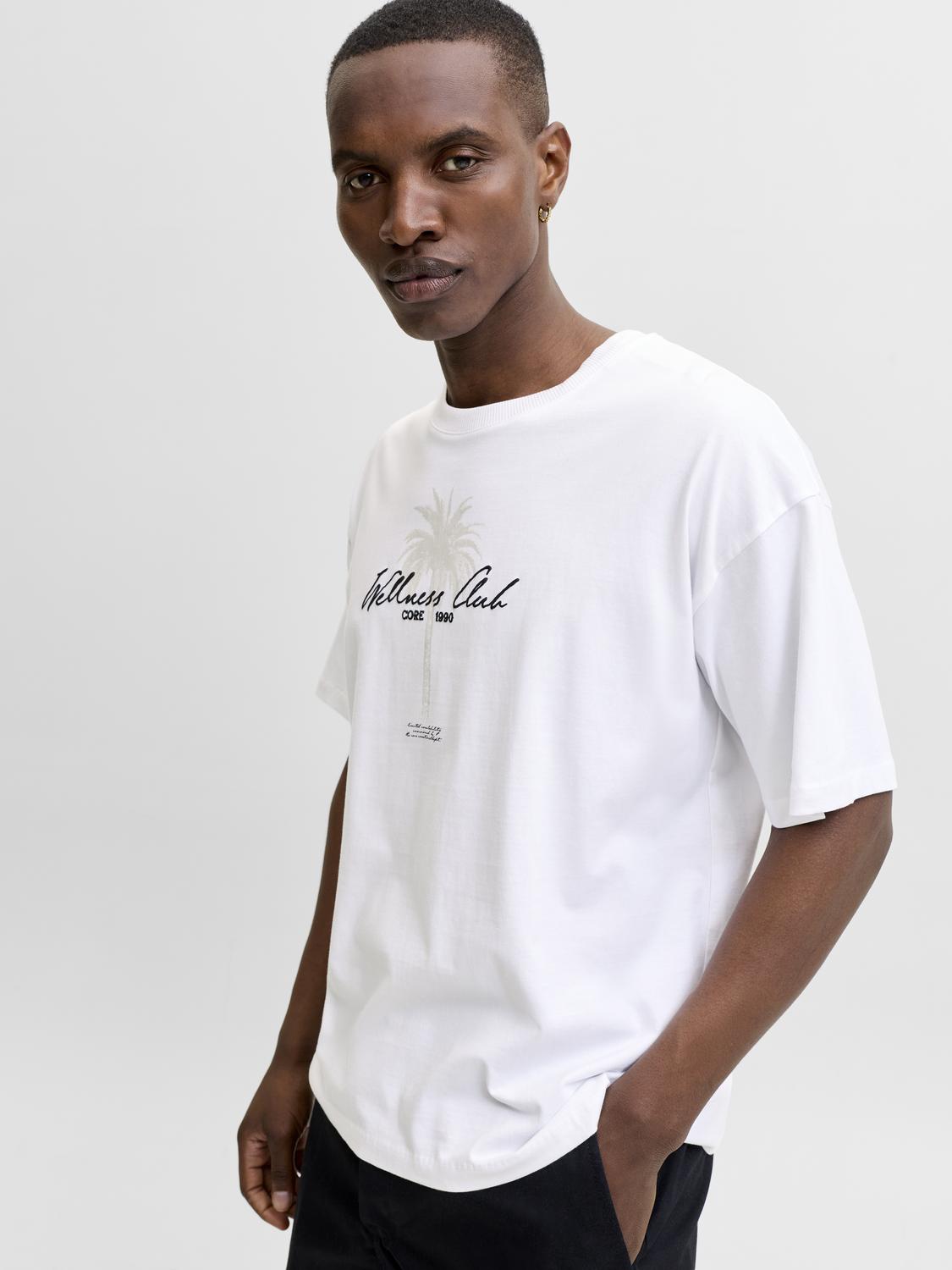 model_shot-creative