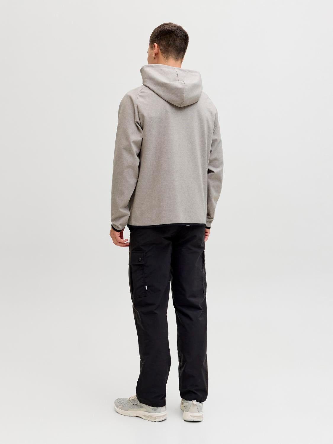 model_shot-back