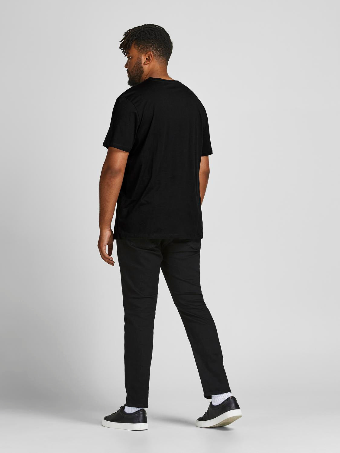 model_shot-back