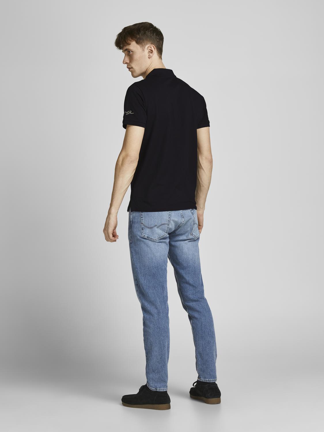 model_shot-back