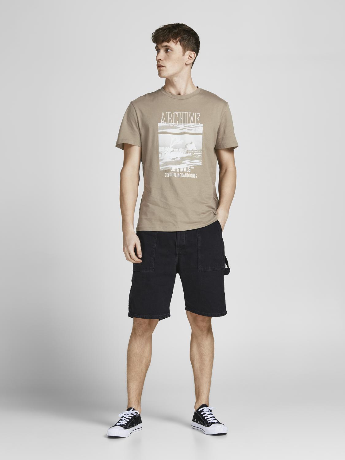 model_shot-front_full