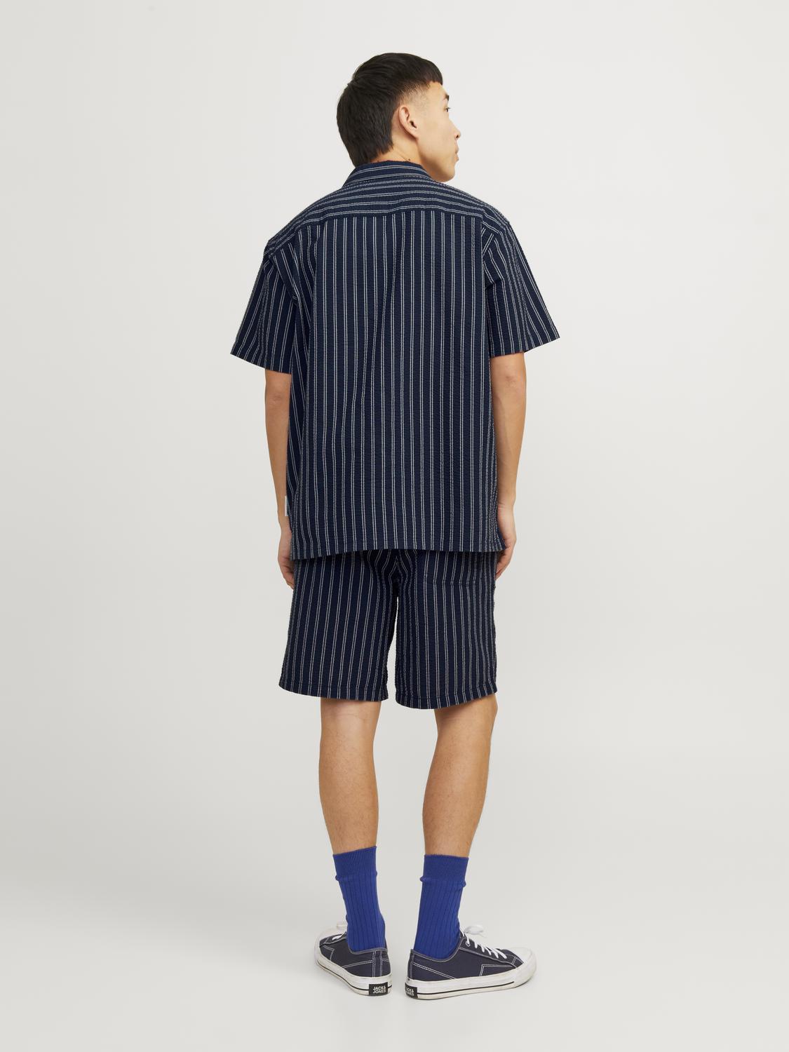 طقم كامل رجالي كاجوال مع شورت سكاي كابتن – منظر خلفي