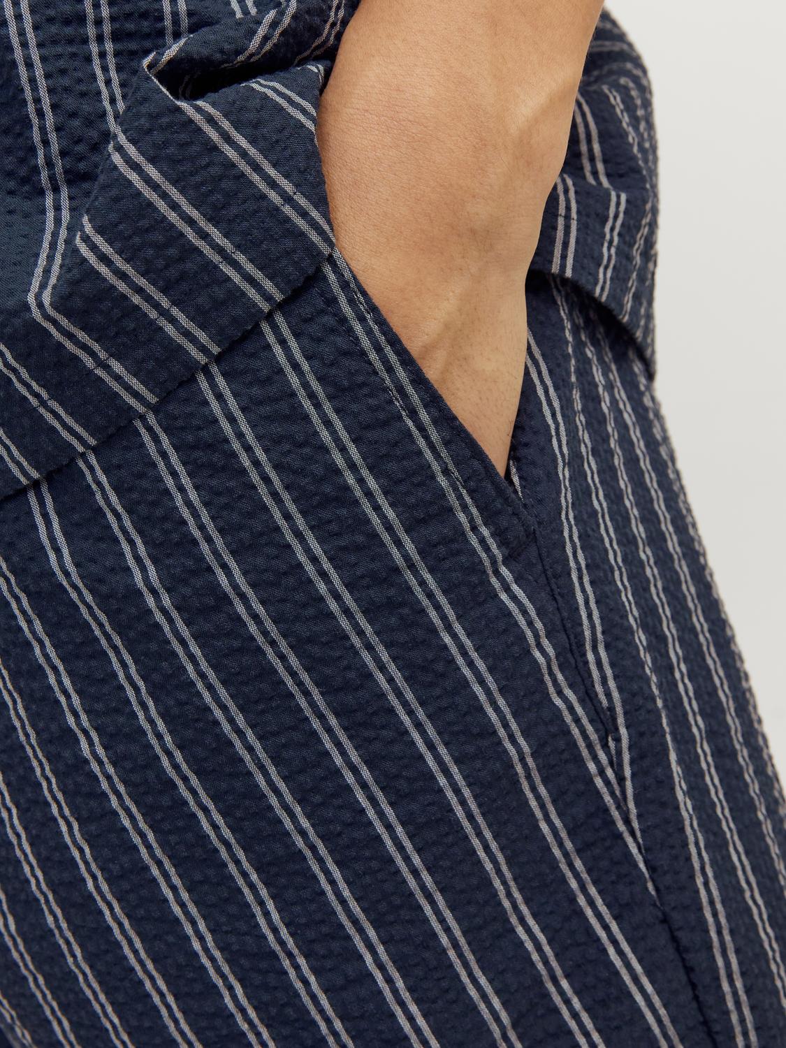 تصميم الجيوب الجانبية في شورت رجالي صيفي سكاي كابتن