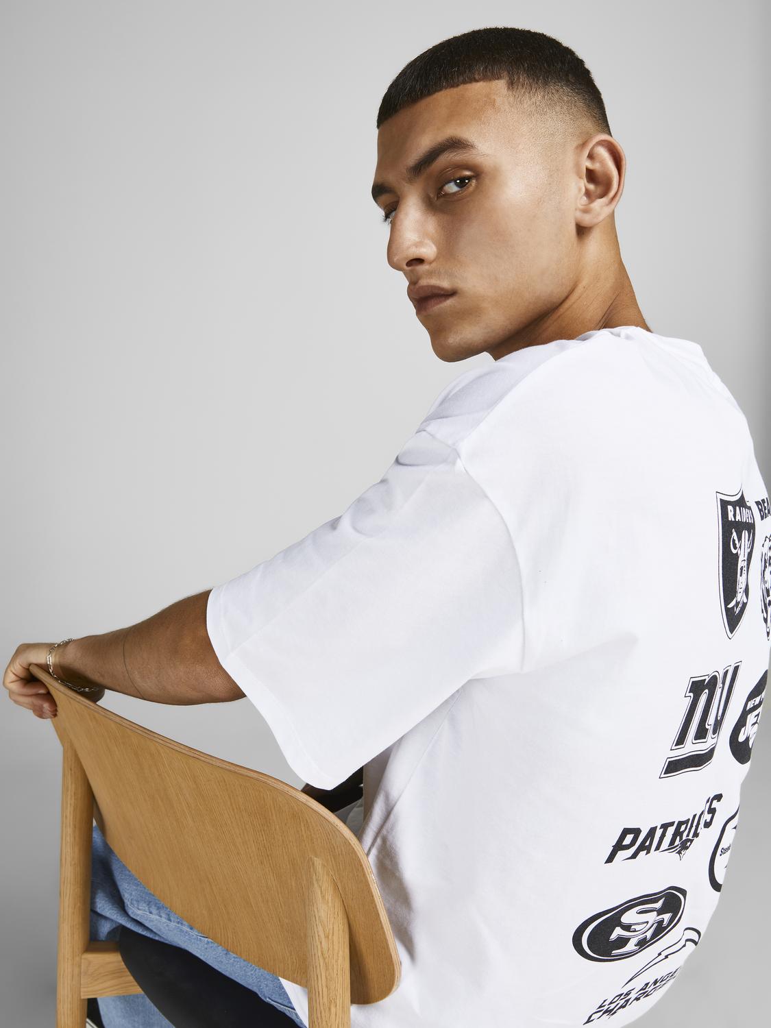 model_shot-creative