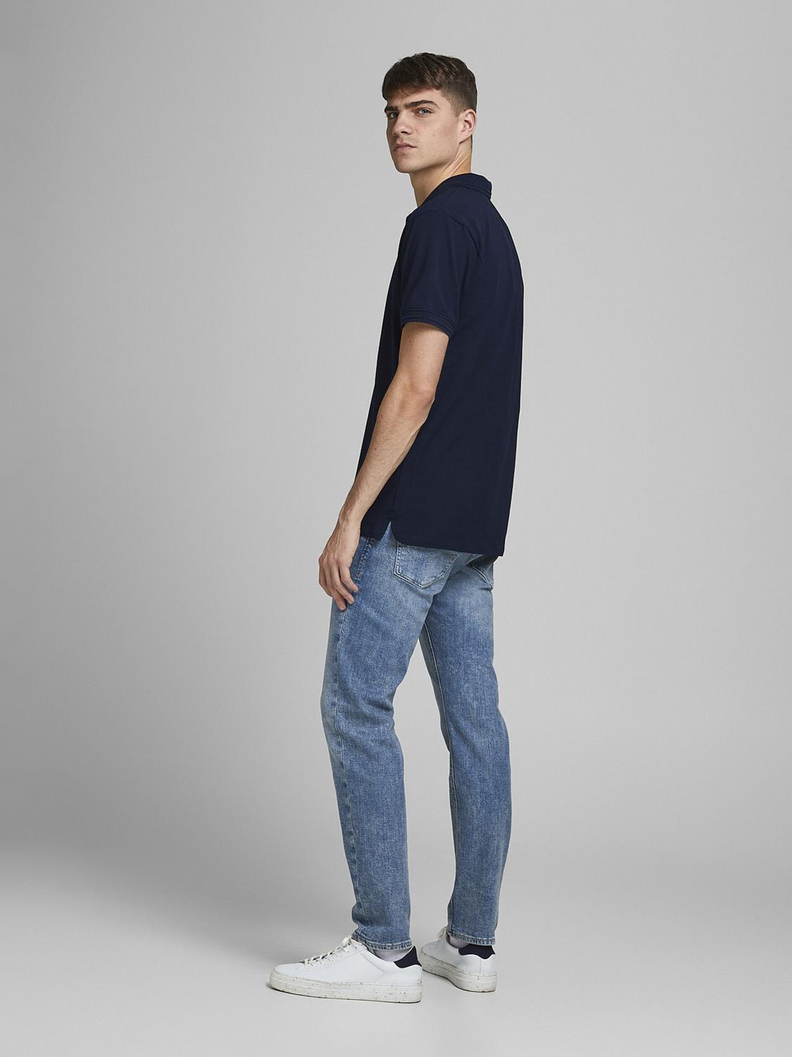 model_shot-back
