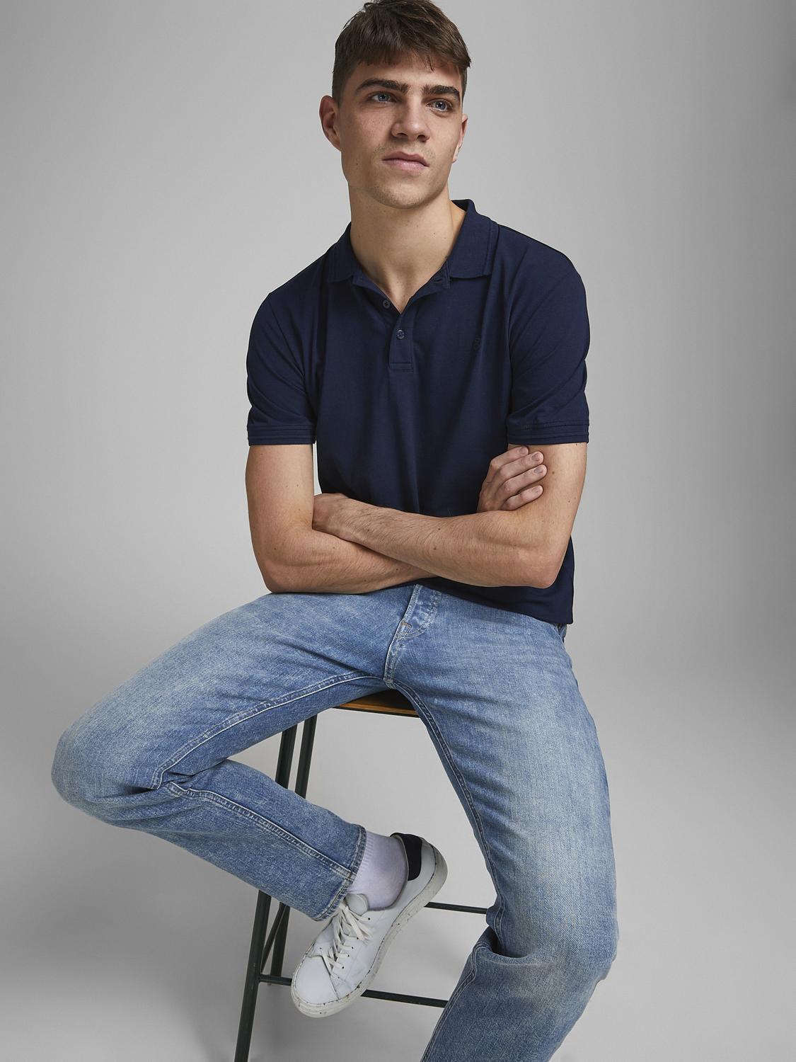 model_shot-creative