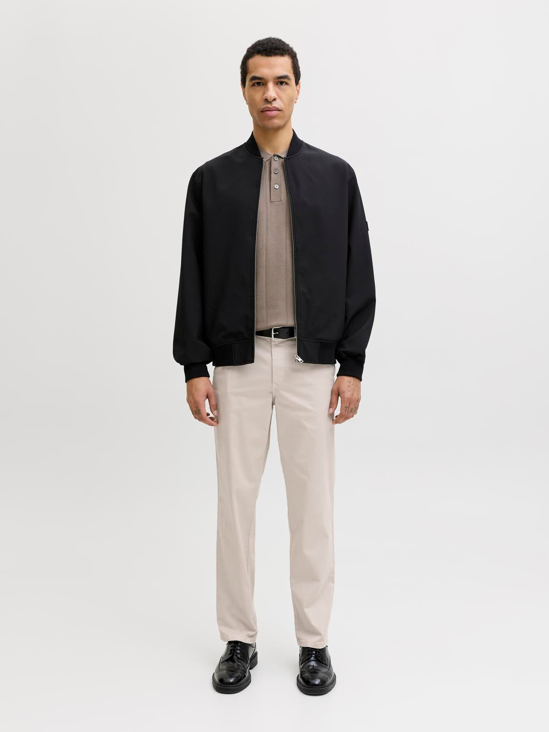 model_shot-front_full