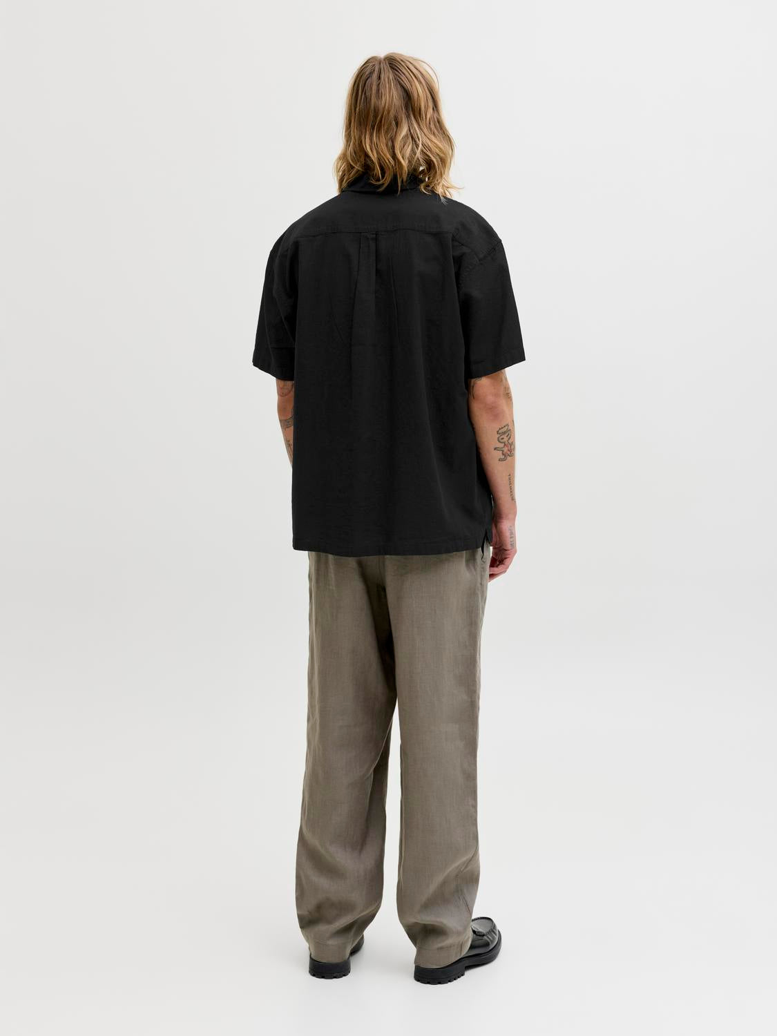 model_shot-back