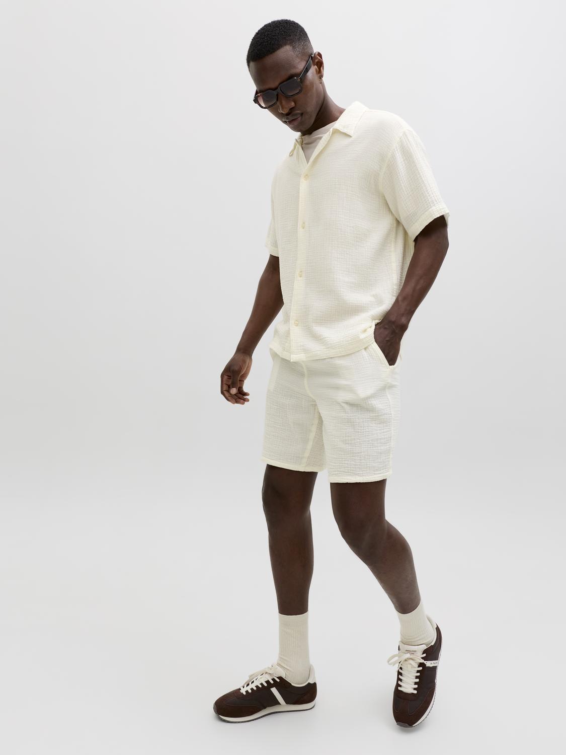 model_shot-creative