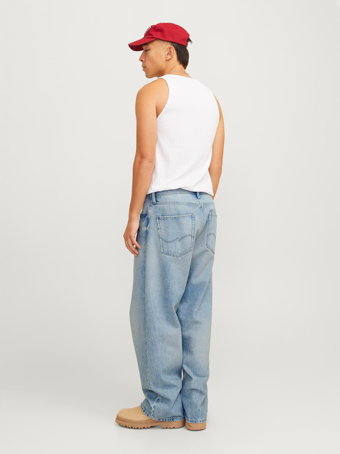 تفاصيل خصر جينز جيا ليكس الأزرق مع تصميم مريح مناسب للارتداء اليومي