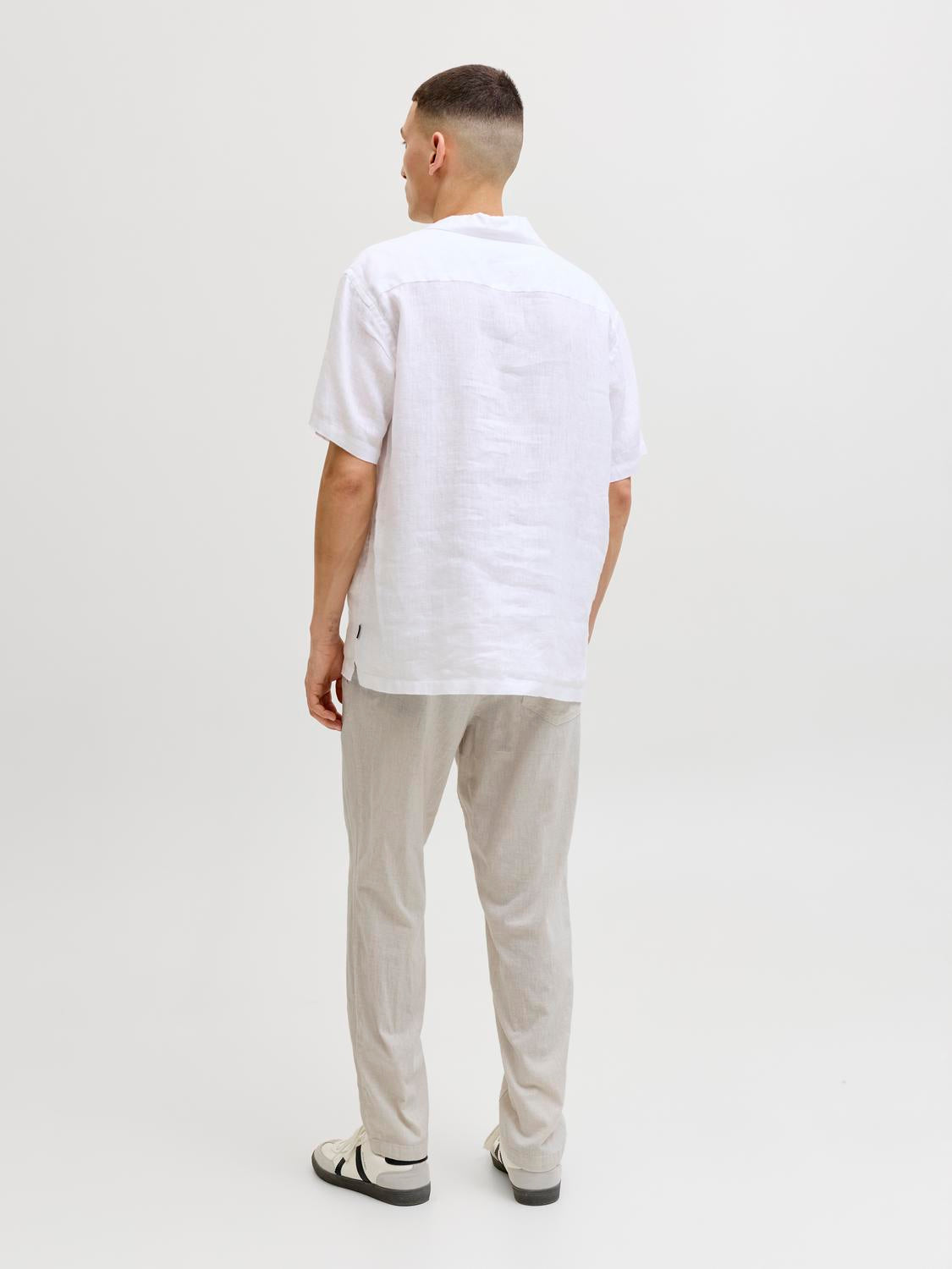 model_shot-back