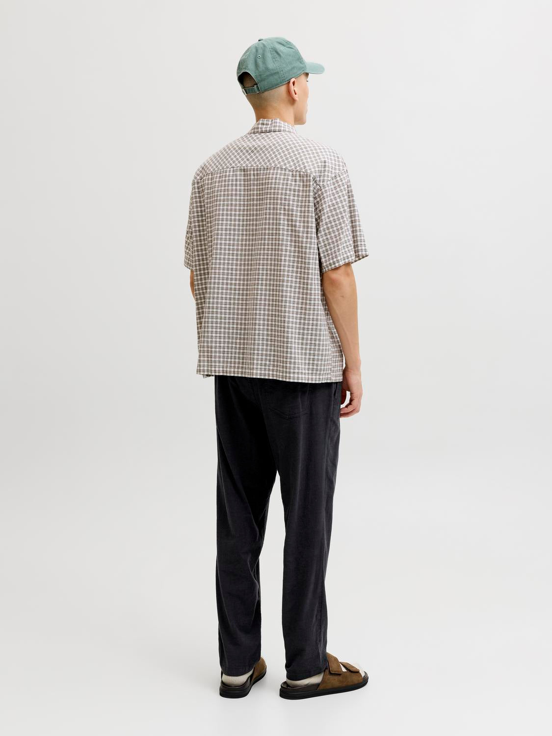 model_shot-back