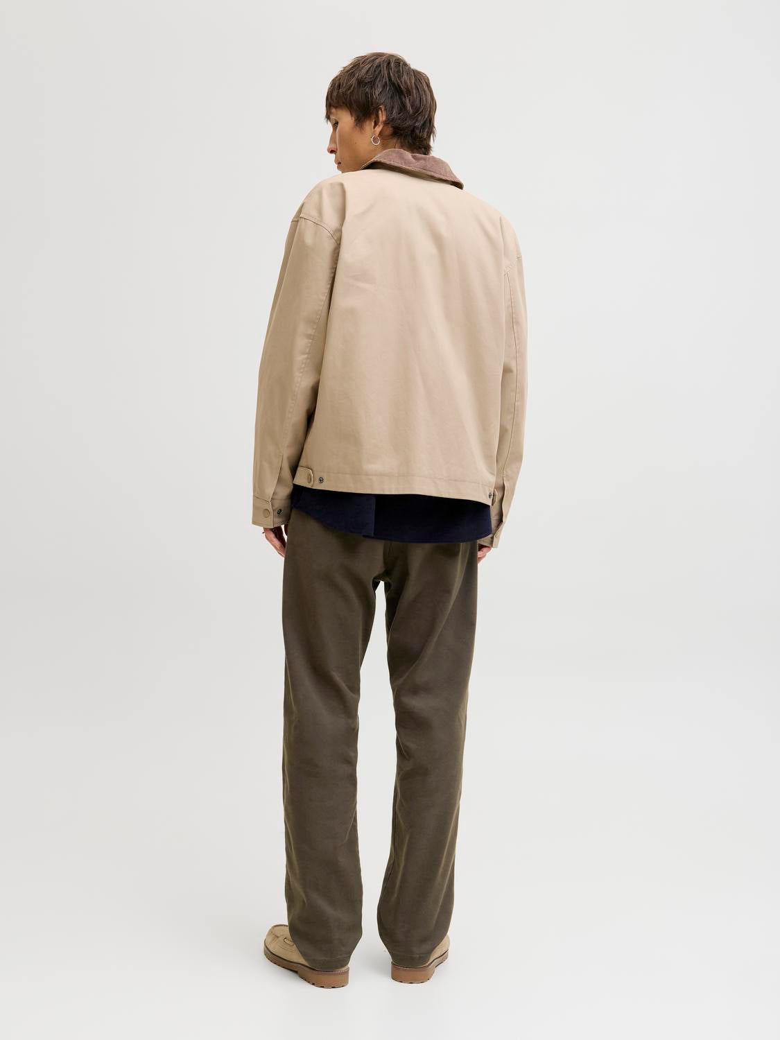 model_shot-back