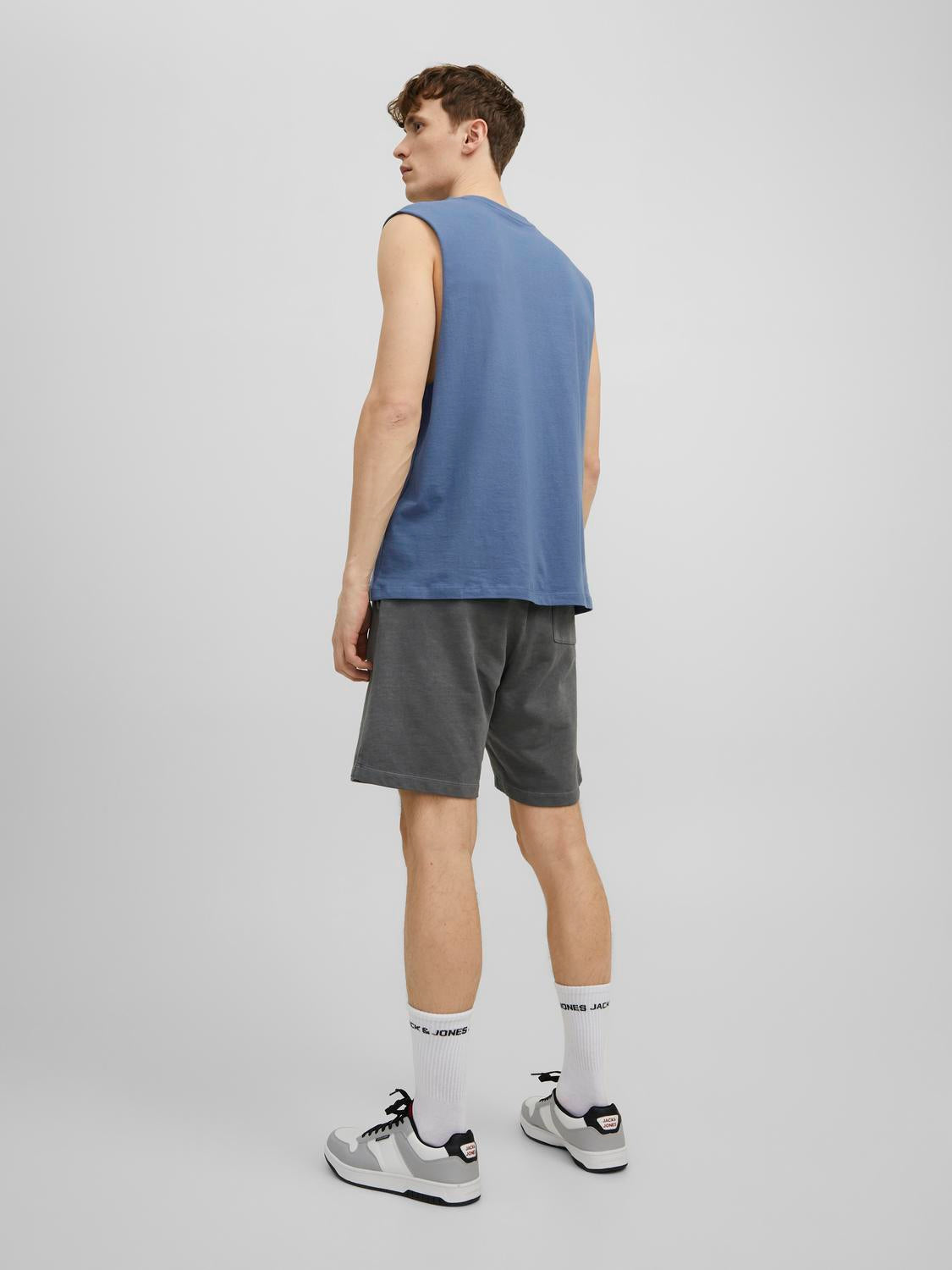 model_shot-back