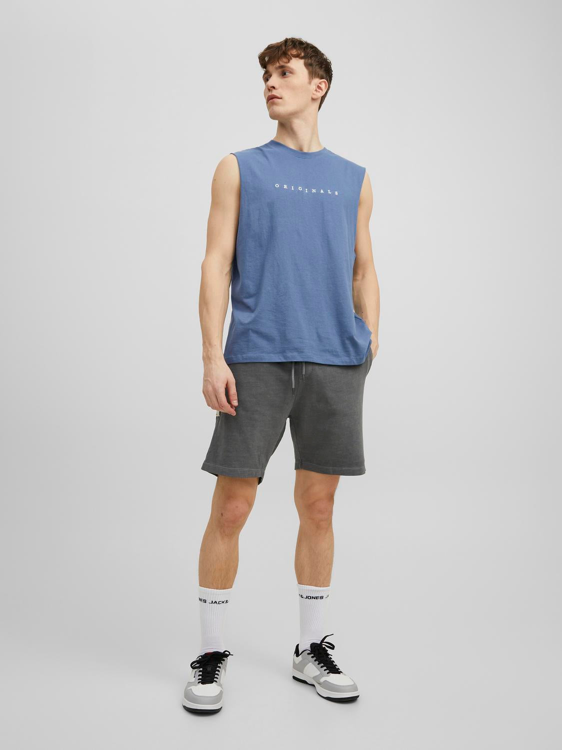 model_shot-front_full