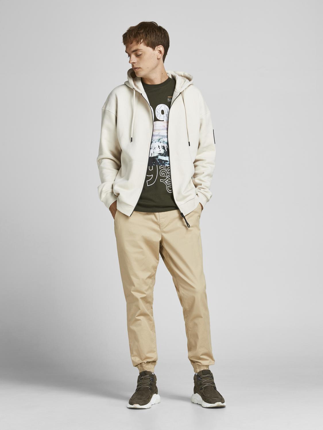 model_shot-front_full