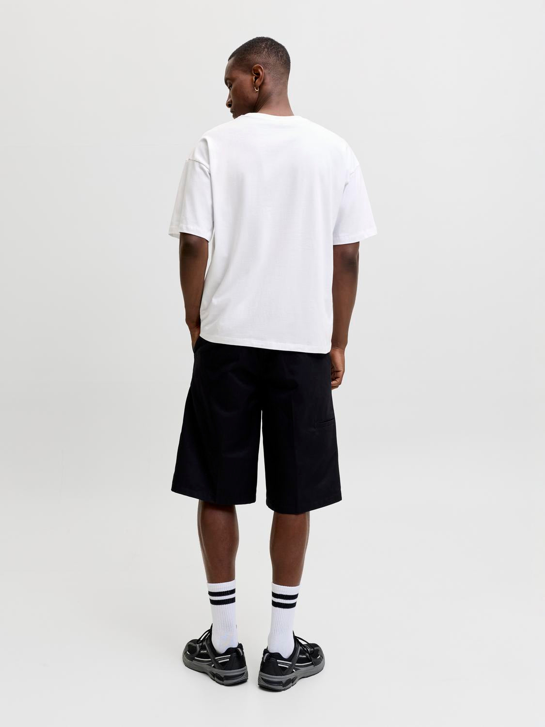 model_shot-back