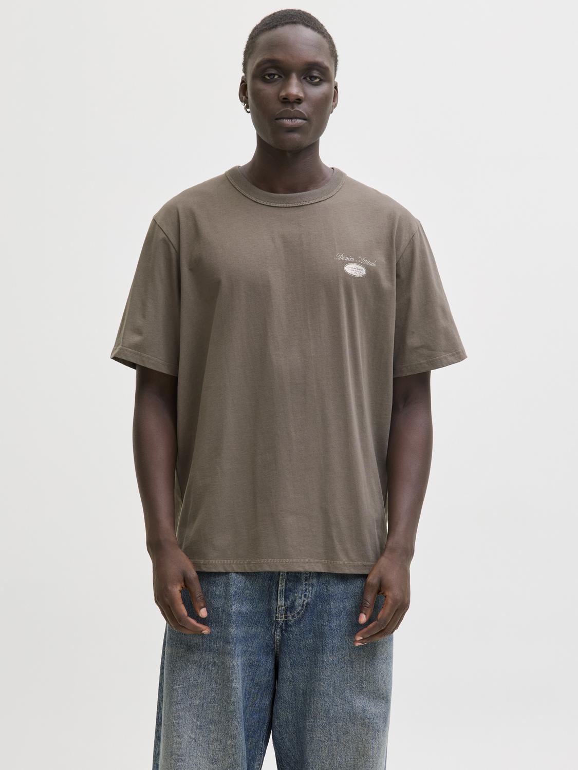 model_shot-front