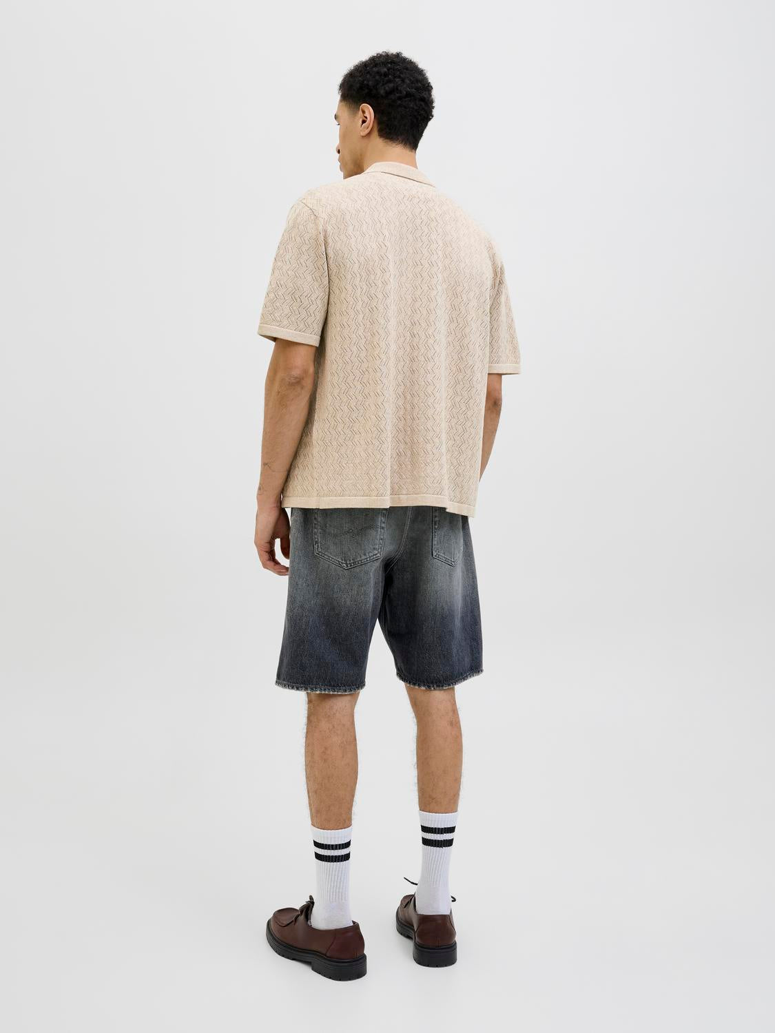 model_shot-back