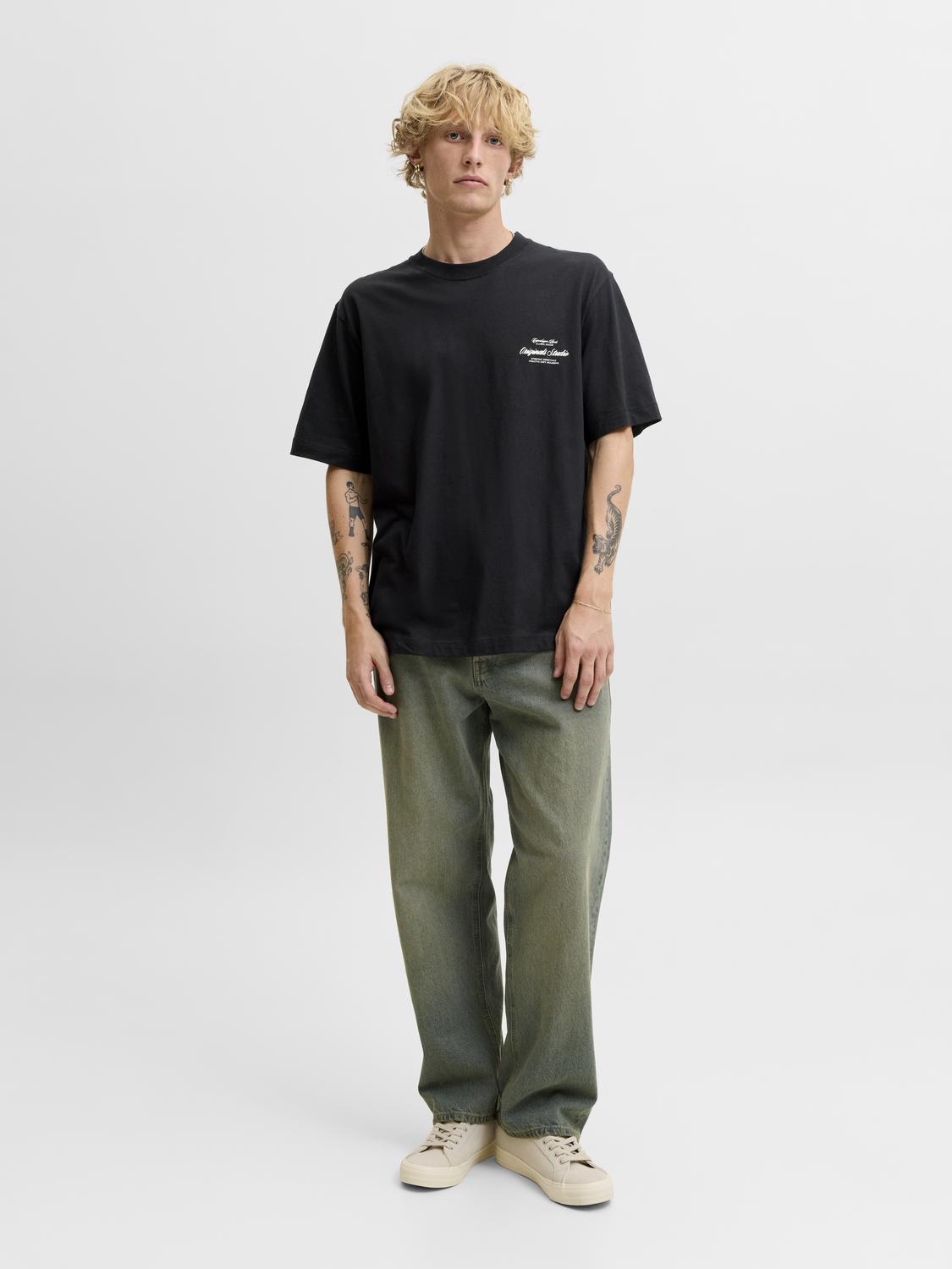 model_shot-front_full