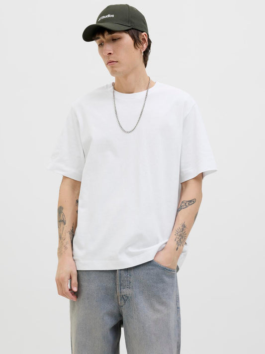 model_shot-front