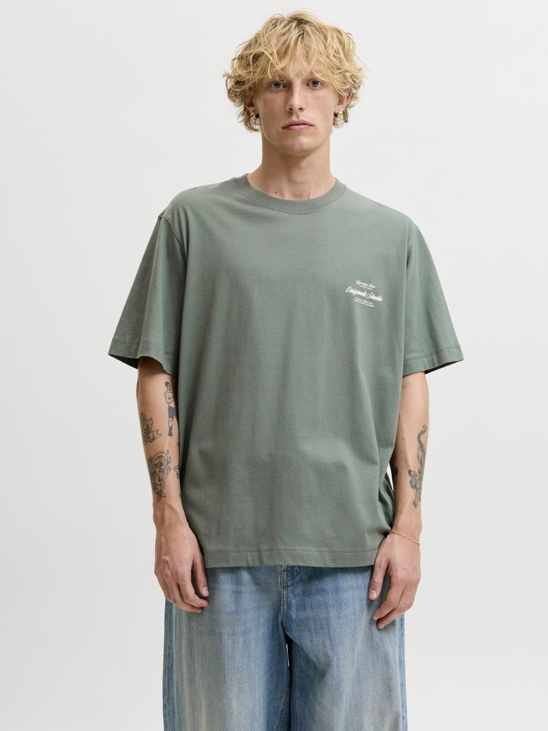 model_shot-front