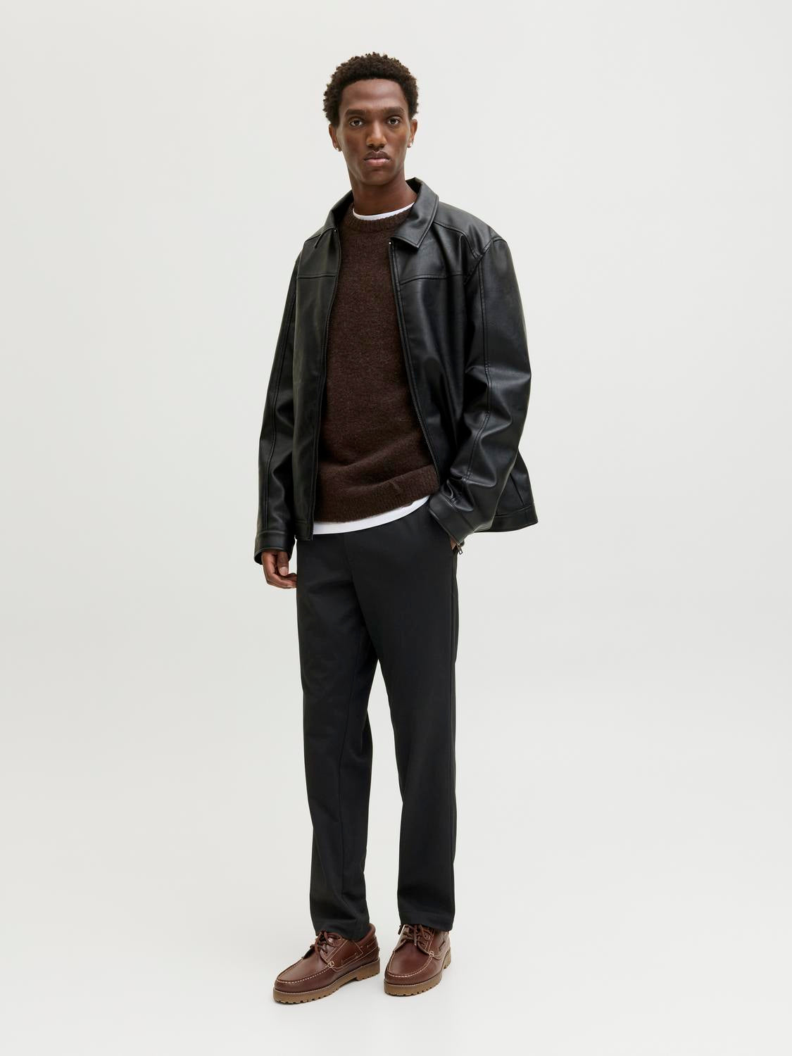 model_shot-front_full