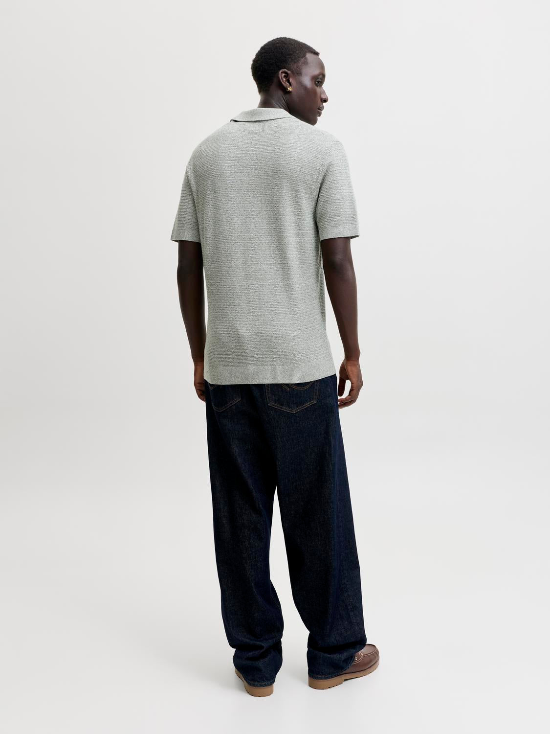 model_shot-back