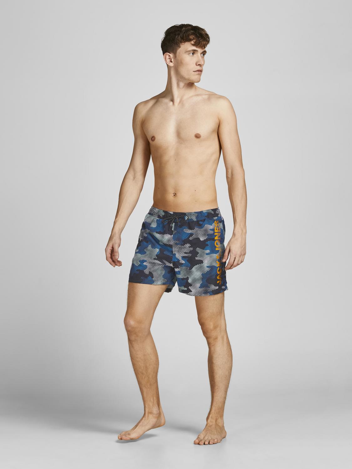 model_shot-front_full