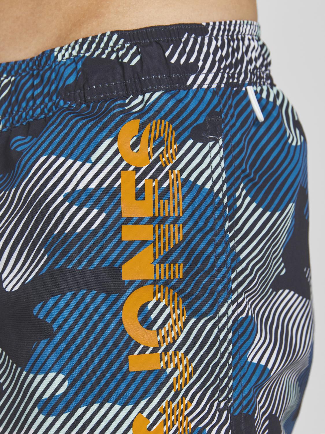 model_shot-detail