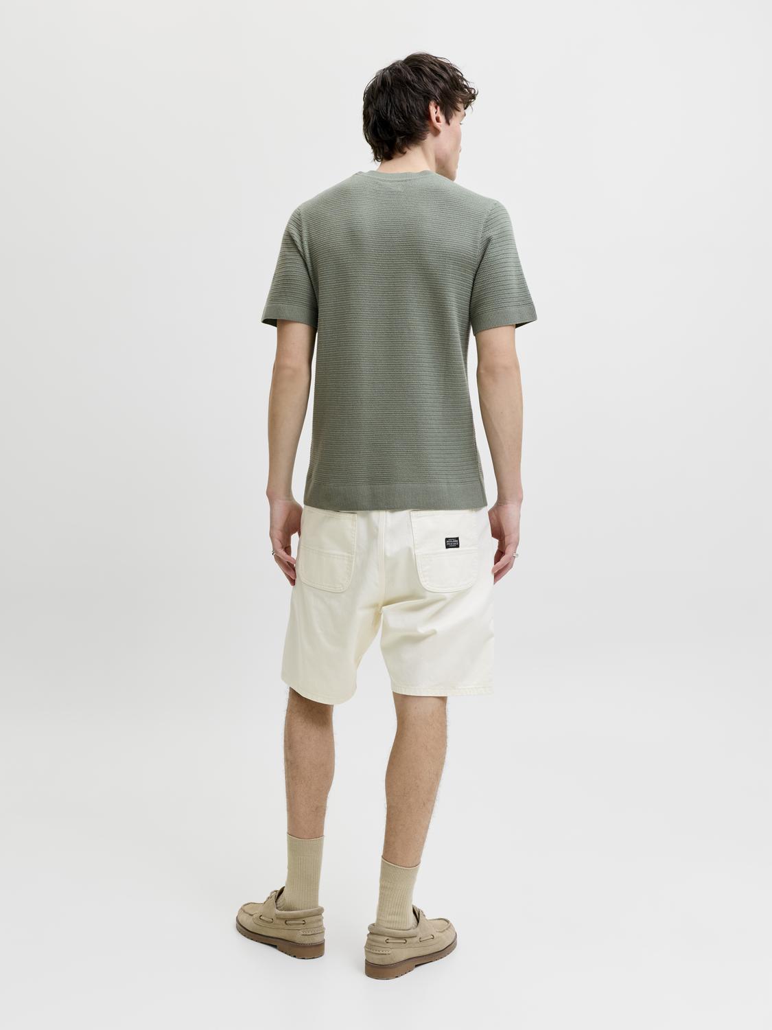 model_shot-back